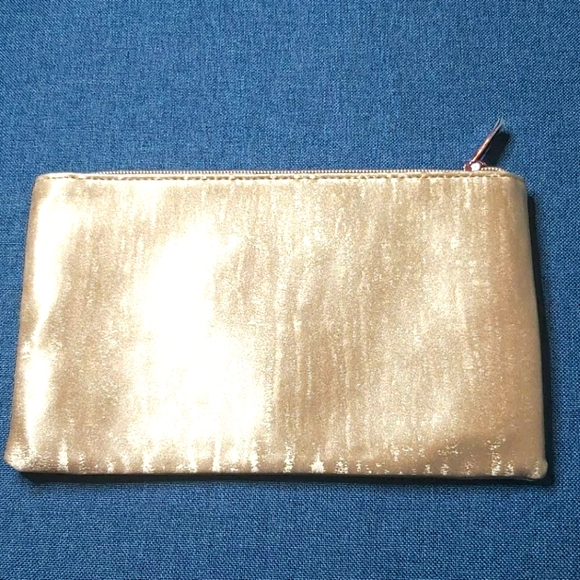 Cosmetics bag. - Picture 2 of 4